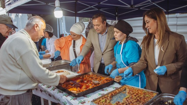 KUŞADASI BELEDİYESİ İFTAR SOFRALARI İKİÇEŞMELİK’TE HALKLA BULUŞTU