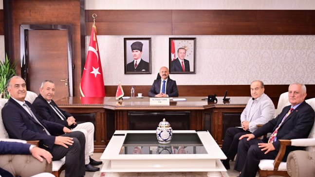 KUŞADASI TİCARET ODASI YÖNETİMİ AYDIN VALİSİ DR. OSMAN VAROL’U ZİYARET ETTİ