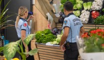 KUŞADASI’NDA ZİNCİR MARKETLERE SIKI DENETİM