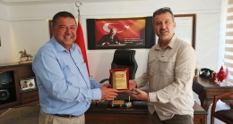 Esnaf Odası’nda 3001. üyeye plaket verildi