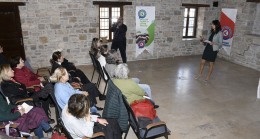 KUŞADASI’NDA PSİKOLOGLAR DEPREMZEDELER İÇİN BİR ARAYA GELDİ