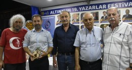 ALTINKUM YAZARLAR FESTİVALİ USTA KALEMLERİ AĞIRLAMAYA DEVAM EDİYOR