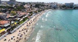 TATİLCİLER ÜCRETSİZ ŞEZLONG VE ŞEMSİYE KARARINI MEMNUNİYETLE KARŞILADI