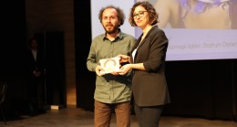 KUŞADASI BELEDİYE TİYATROSU ÖDÜLÜNE KAVUŞTU