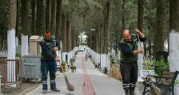 KUŞADASI’NDA MEZARLIKLAR BAYRAM ZİYARETLERİNE HAZIR
