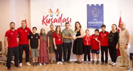 BAŞARILI GÜREŞÇİLERDEN BAŞKAN ÖMER GÜNEL’E ZİYARET