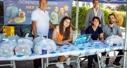 ÖĞRENCİLERİN BESLENME ÇANTALARINI BU YIL DA KUŞADASI BELEDİYESİ DOLDURUYOR