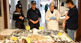 KUŞADASI’NDA BALIK TEZGÂHLARI DENETİMDEN GEÇTİ