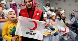 KUŞADASI BELEDİYESİ ÇOCUK GELİŞİM MERKEZİ’NDE MİNİKLERE ‘KIZILAY’ ANLATILDI