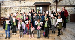 SEYAKMER’DE ÇOCUKLARA HEM KİTAP HEM HAYVAN SEVGİSİ AŞILANDI