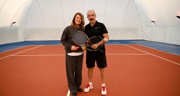 KUŞADASI’NDA SPORSEVERLERDEN BALON KORTA YOĞUN İLGİ