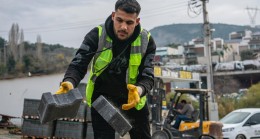 İKİÇEŞMELİK MAHALLESİ’NİN YENİ YOLLARI YÜKLENİYOR