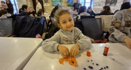 MİNİKLER KENDİ YAPTIKLARI KUKLALARLA HAYAL DÜNYASINA YOLCULUK YAPTI