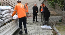 ZEMHERİ SOĞUKLARINDA KUŞADASI BELEDİYESİ’NDEN SICAK HAMLE