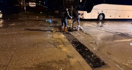 Kuşadası Belediyesi Ekipleri Yoğun Yağışta Sahada
