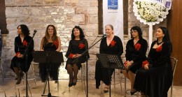 KUŞADASI SEVGİLİLER GÜNÜ’NÜ İBRAMAKİ SANAT GALERİSİ’NDE MÜZİKLE KARŞILADI