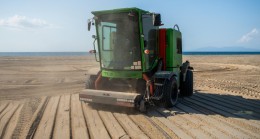 KUŞADASI BELEDİYESİ’NDEN PLAJLARDA YOĞUN TEMİZLİK MESAİSİ