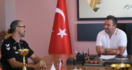 KUŞADASI’NIN GURURU MİNİK JİMNASTİKÇİLERDEN BAŞKAN VEKİLİNE ZİYARET