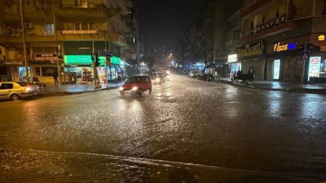 Sağanak yağış etkili oldu