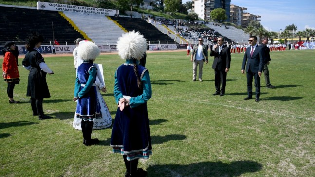 KUŞADASI’NDA 19 MAYIS COŞKUYLA KUTLANDI