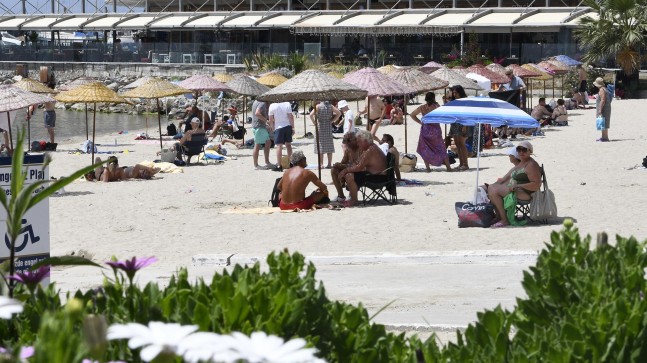 KUŞADASI PLAJLARINDA ÖMER GÜNEL FARKI