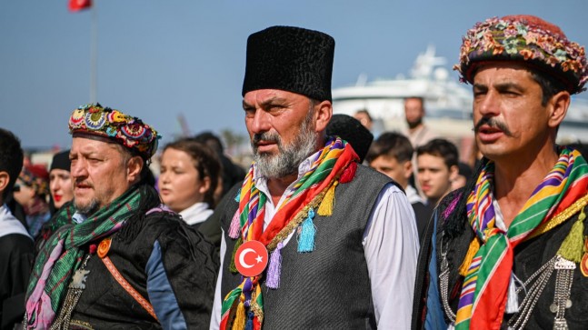 KUŞADASI’NIN DÜŞMAN İŞGALİNDEN KURTULUŞUNUN 102’NCİ YILI COŞKUYLA KUTLANDI