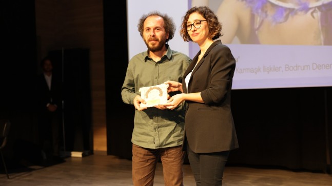 KUŞADASI BELEDİYE TİYATROSU ÖDÜLÜNE KAVUŞTU