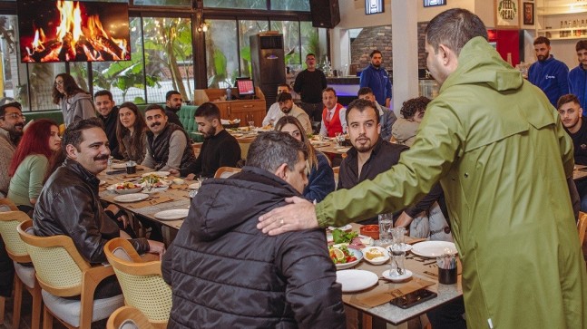 BAŞKAN ÖMER GÜNEL CHP’Lİ GENÇLERLE BULUŞTU  “İLK DÖNEMİMİZDEKİ HEYECANLA ÇALIŞIYORUZ”