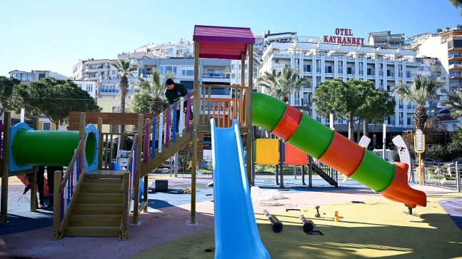 KUŞADASI’NIN PARKLARINDA YENİLENME VE BAKIM ZAMANI