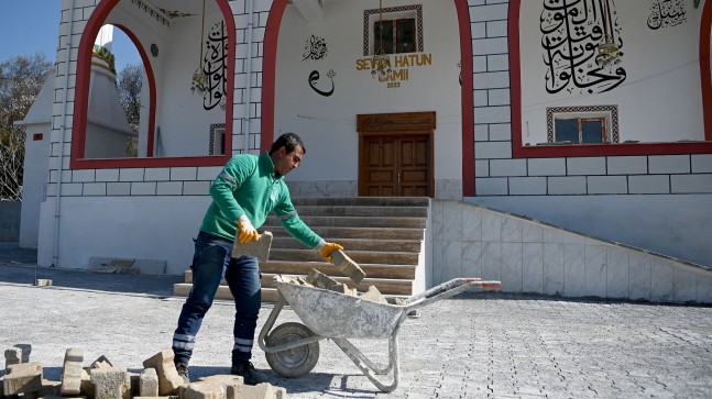 KUŞADASI BELEDİYESİ’NDEN SEVDA HATUN CAMİSİ’NDE ÇEVRE VE PEYZAJ DÜZENLEMESİ