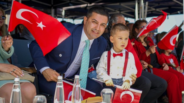 KUŞADASI’NDA 23 NİSAN ULUSAL EGEMENLİK VE ÇOCUK BAYRAMI COŞKUYLA KUTLANDI