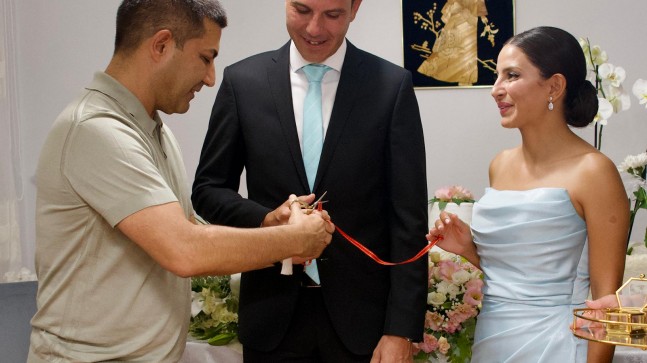 BAŞKAN ÖMER GÜNEL GENÇ ÇİFTİN MUTLULUKLARINA ORTAK OLDU