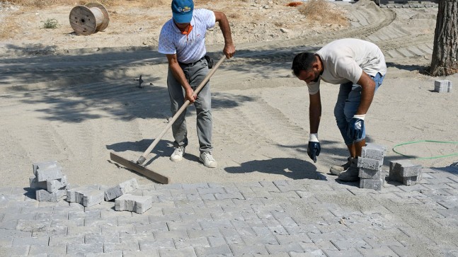 KUŞADASI’NDA HİZMET SEFERBERLİĞİ TAKDİR TOPLUYOR