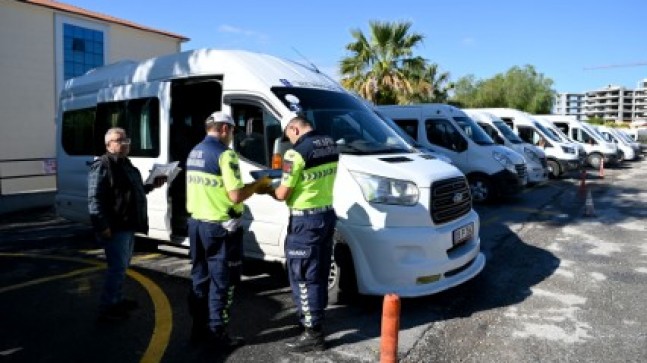 KUŞADASI’NDA OKUL SERVİSLERİ DENETİMDEN GEÇTİ