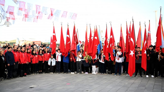 KUŞADASI ATASINI SAYGI VE ÖZLEMLE ANDI