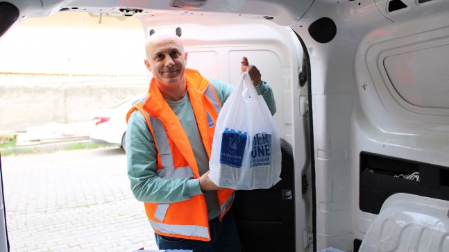 KUŞADASI’NDA ÇOCUKLARIN GELİŞİMİ İÇİN PERİYODİK SÜT DAĞITIMI DEVAM EDİYOR