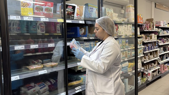 KUŞADASI’NDA ZABITA EKİPLERİNİN SIKI DENETİMİ SÜRÜYOR