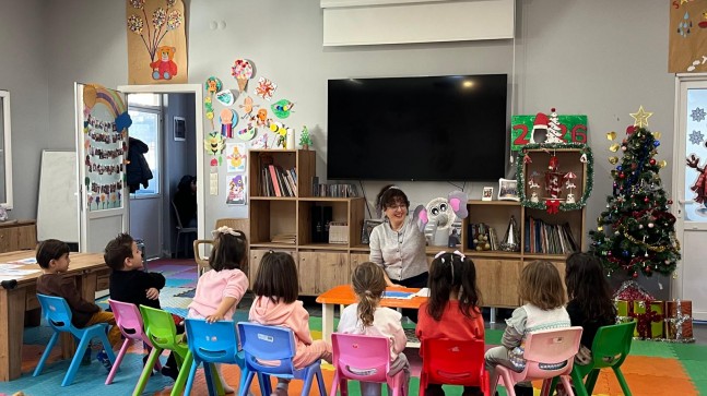 KUŞADASI’NDA ÇOCUKLAR HEM EĞLENİYOR HEM DE BECERİLERİNİ GELİŞTİRİYOR