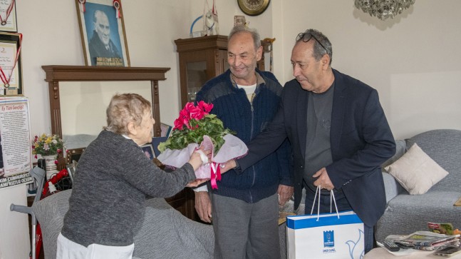 KUŞADASI BELEDİYESİ’NDEN OSMAN AMCAYA ANLAMLI ZİYARET