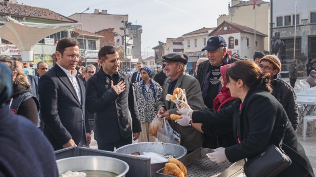 BAŞKAN ÖMER GÜNEL’DEN SINDIRGI’YA DAYANIŞMA ZİYARETİ