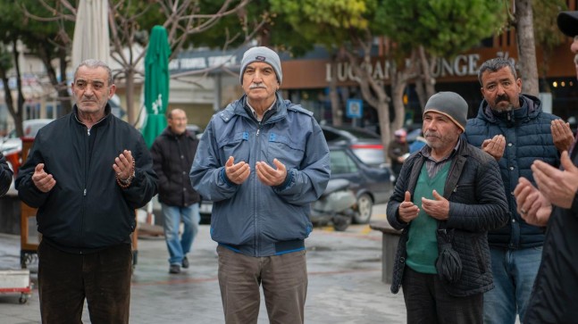 KUŞADASI BELEDİYESİ’NDEN 6 ŞUBAT DEPREM ŞEHİTLERİ İÇİN KUR’AN VE LOKMA HAYRI