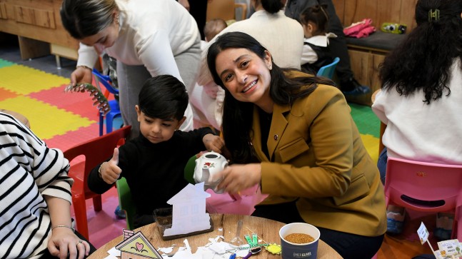 KUŞADASI’NDA MİNİK ELLER TASARLADIKLARI EVLERİN BAHÇESİNE TOHUM EKTİ