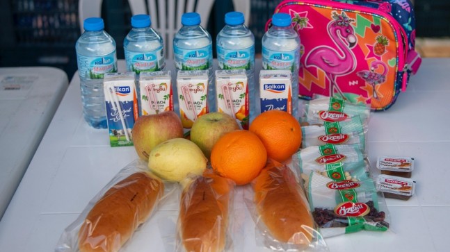 ÖĞRENCİLERE İKİNCİ DÖNEMİN İLK BESLENME ÇANTALARI ULAŞTIRILDI