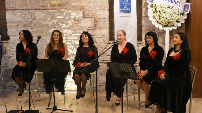 KUŞADASI SEVGİLİLER GÜNÜ’NÜ İBRAMAKİ SANAT GALERİSİ’NDE MÜZİKLE KARŞILADI