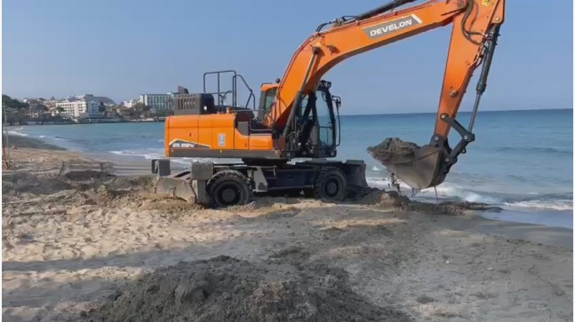 KUŞADASI’NIN DÜNYACA ÜNLÜ PLAJLARI TURİZM SEZONUNA HAZIRLANIYOR