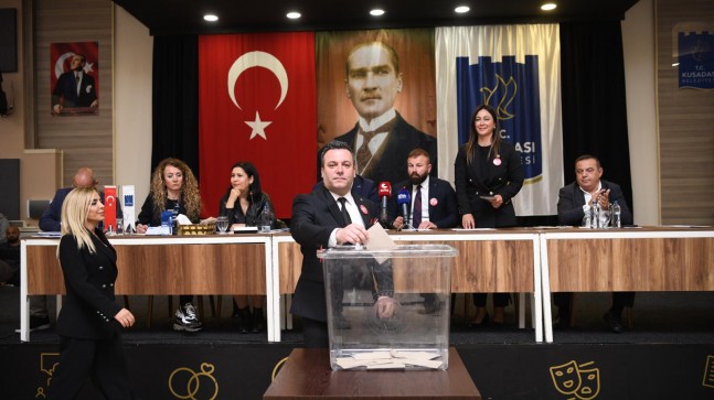 KUŞADASI BELEDİYESİ MECLİSİ’NDE OLAĞAN ÜSTÜ TOPLANTI, BAŞKAN VEKİLLİĞİNE TAHSİN DEMİRTAŞ SEÇİLDİ