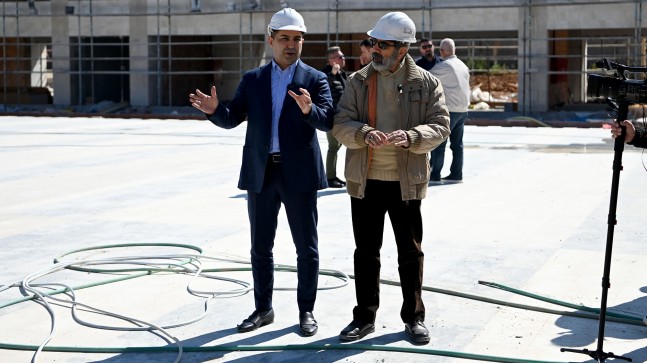 KUŞADASI’NIN KENT MEYDANINA KAVUŞMASINA SAYILI GÜNLER KALDI