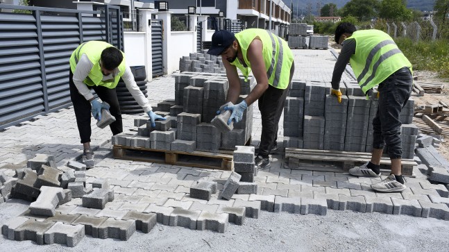 KUŞADASI BELEDİYESİ’NDEN DAVUTLAR MAHALLESİ’NE KESİNTİSİZ HİZMET