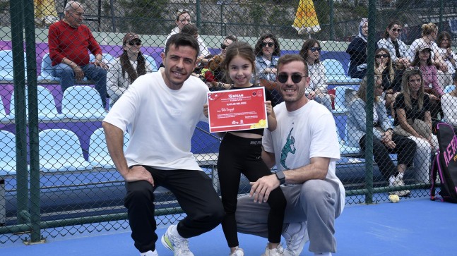 MİNİK TENİSÇİLER 23 NİSAN KUPASI İÇİN KIYASIYA MÜCADELEYE BAŞLADI