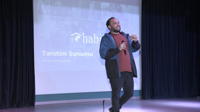 KUŞADASI’NDA ÖĞRENCİLERE SOSYAL GİRİŞİMCİLİK SEMİNERİ